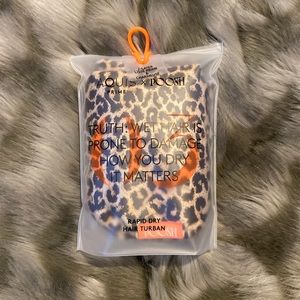 AQUIS X POOSH
RAPID DRY LEOPARD PRINT HAIR TURBAN